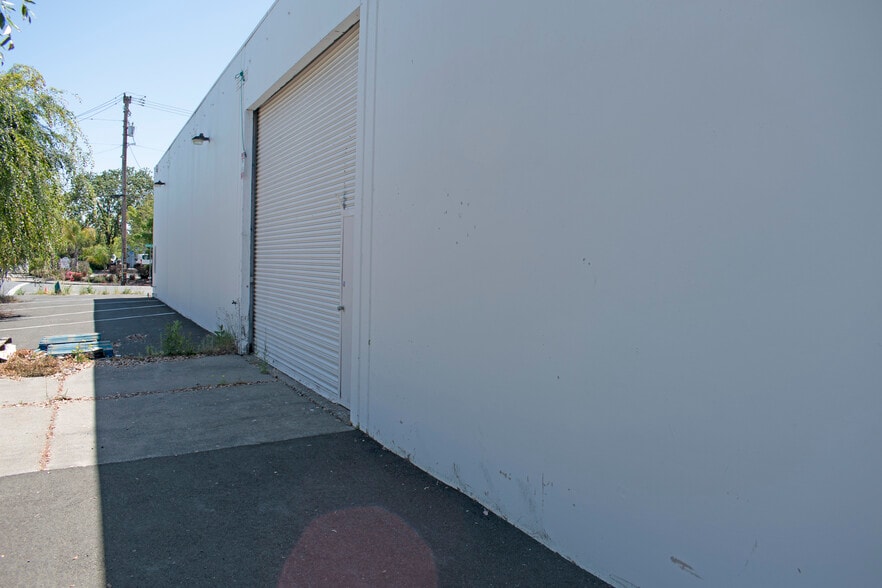 More Photos Of 2111 Bluebell Dr, Santa Rosa Service For Sale