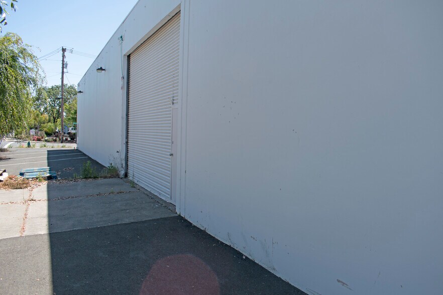 More Photos Of 2111 Bluebell Dr, Santa Rosa Service For Sale