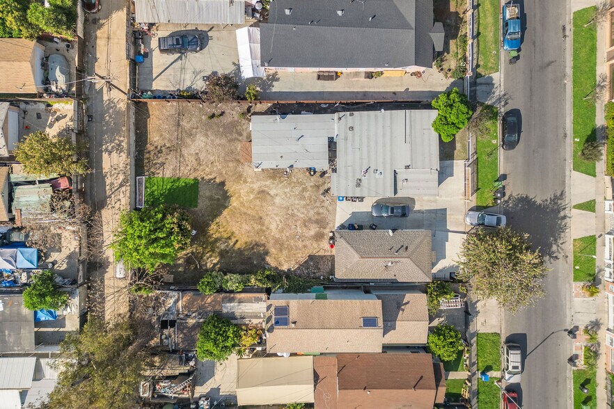 More Photos Of 2104 E 113th St, Los Angeles Multifamily For Sale