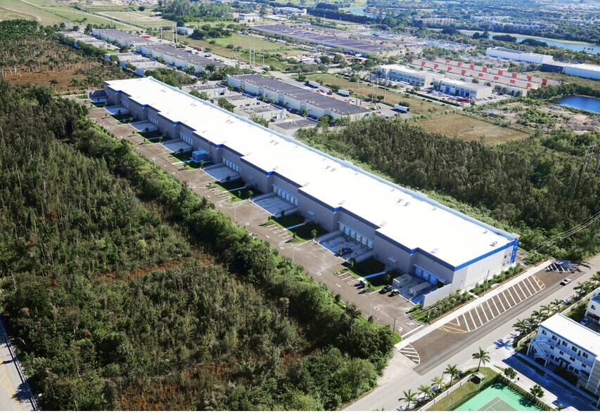 More Photos Of 6451 NW 102nd Ave, Doral Distribution For Lease