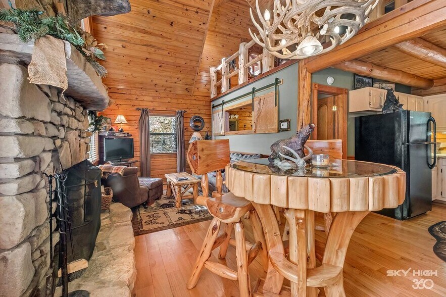 More Photos Of 3134 E Van Buren, Eureka Springs Hotel For Sale