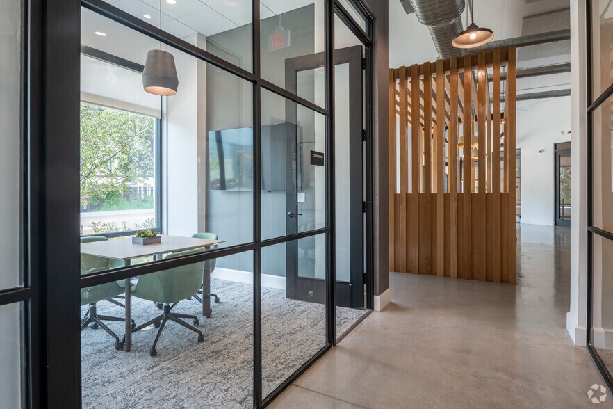 More Photos Of 5100 Bolm Rd, Austin Apartments For Lease