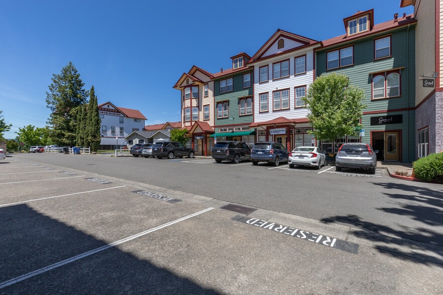 More Photos Of 220 Windsor River Rd, Windsor Apartments For Sale