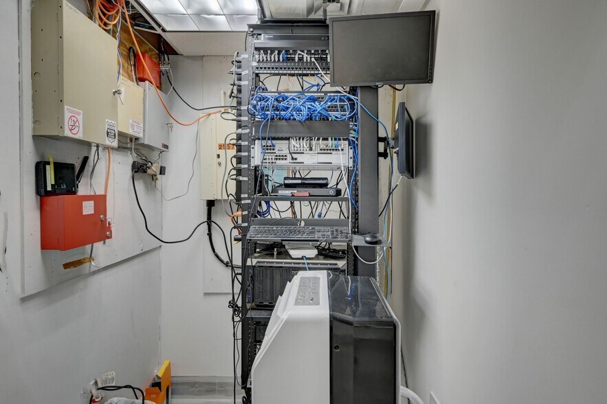 More Photos Of 2957 W Cypress Creek Rd, Fort Lauderdale Office For Sale