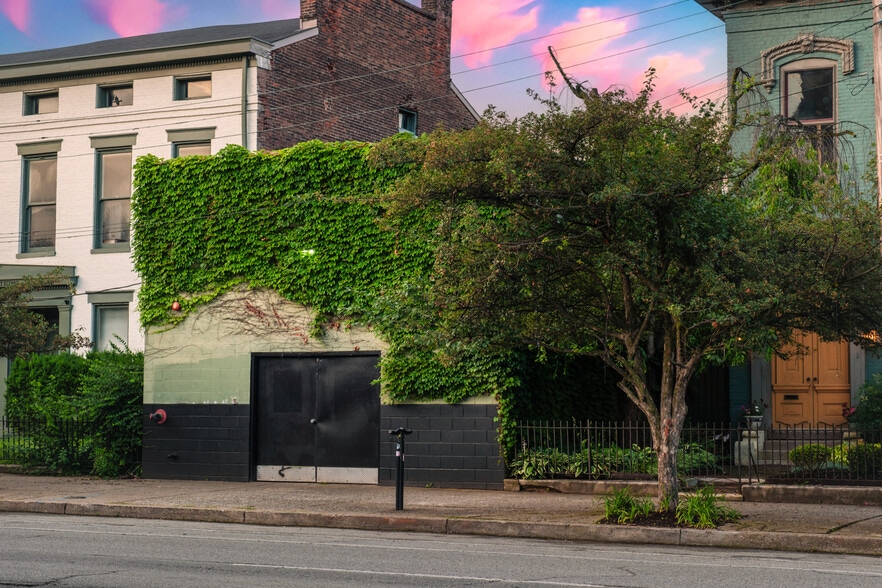 More Photos Of 614 E Market St, Louisville Restaurant For Sale