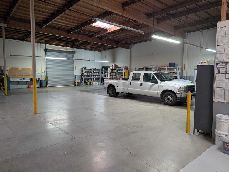 More Photos Of 536 W Southern Ave, Orange Manufacturing For Lease
