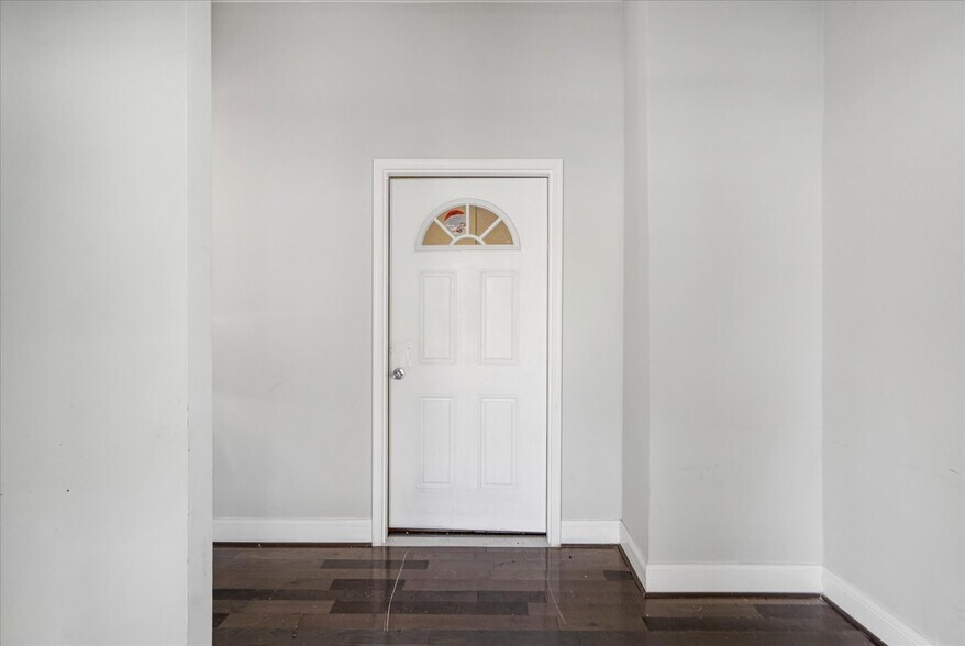 More Photos Of 204 E 25th St, Baltimore Office For Sale