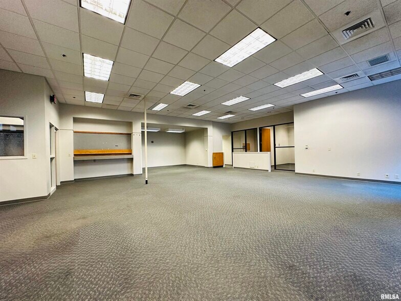 More Photos Of 113 SW Adams St, Peoria Office For Sale