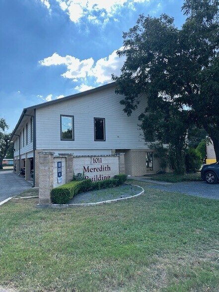 Primary Photo Of 1011 Meredith Dr, Austin Medical For Sale
