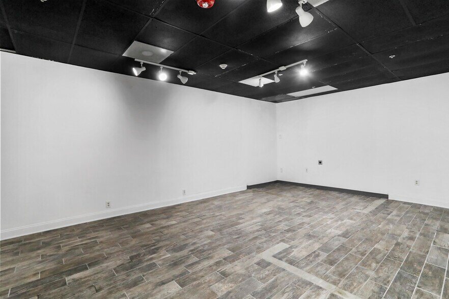 More Photos Of 18-20 W Washington St, Hagerstown Office For Lease