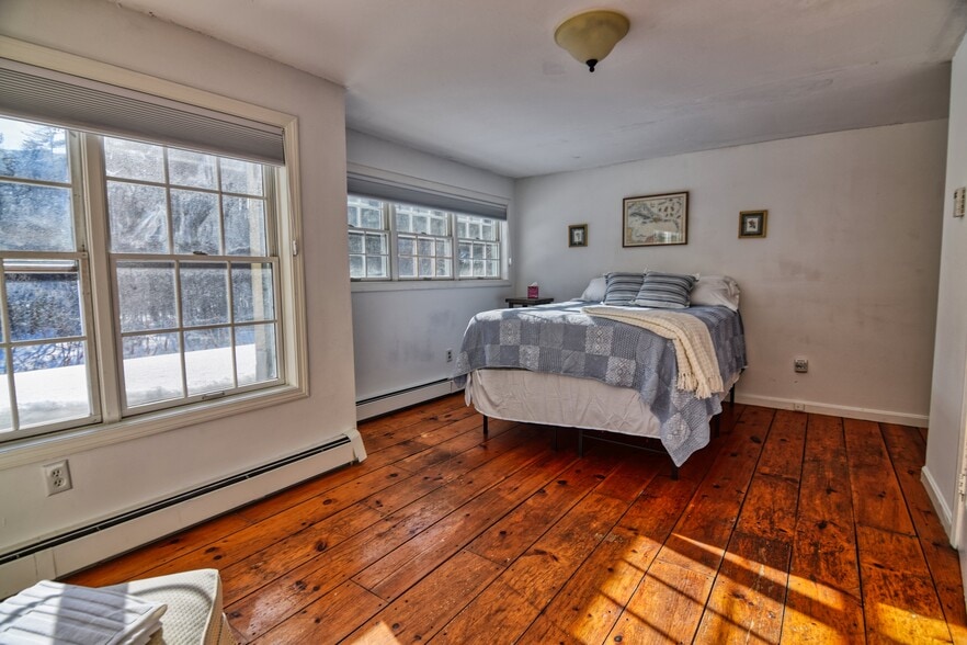 More Photos Of 27 Route 25, Plymouth Hospitality For Sale