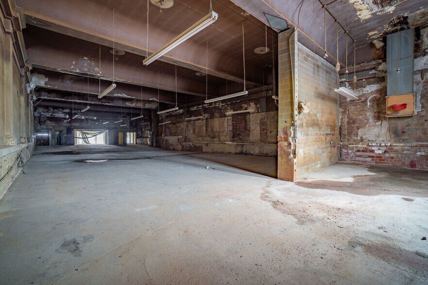More Photos Of 132 North Ave, Pittsburgh Manufacturing For Sale