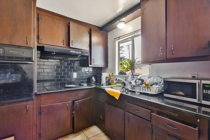 More Photos Of 1927 82nd Ave, Oakland Apartments For Sale
