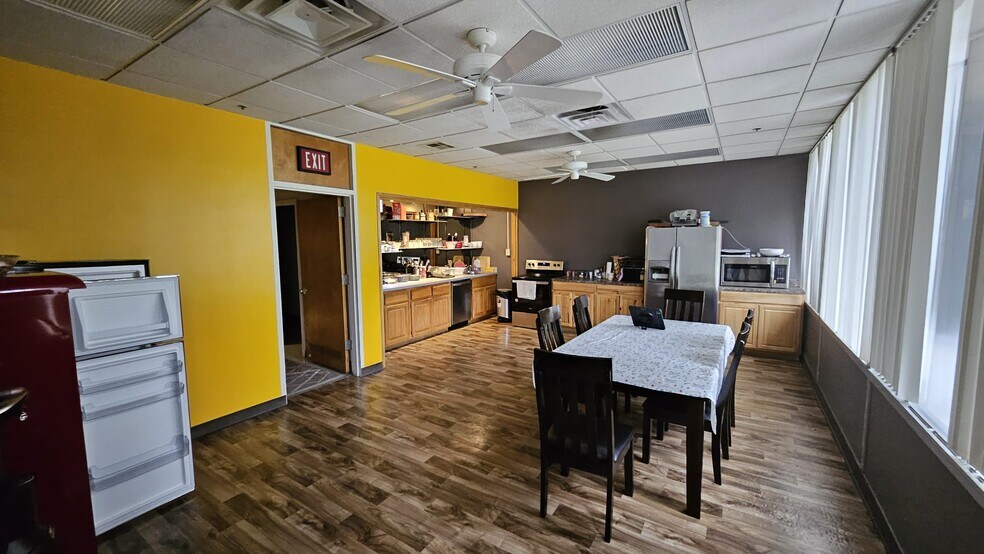 More Photos Of 2111 Old Shawnee Rd, Muskogee Warehouse For Lease