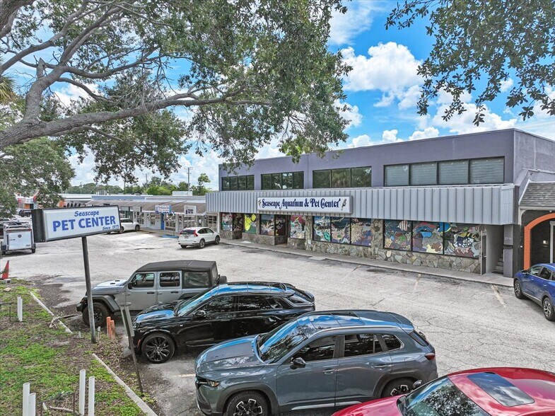More Photos Of 2160 Gulf Gate Dr, Sarasota Storefront For Sale