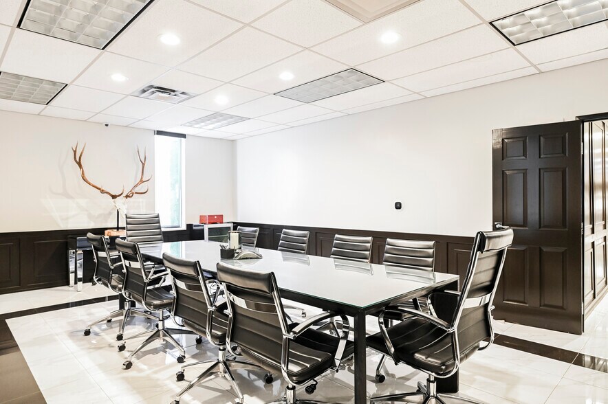 More Photos Of 630 S 3rd St, Las Vegas Office For Sale