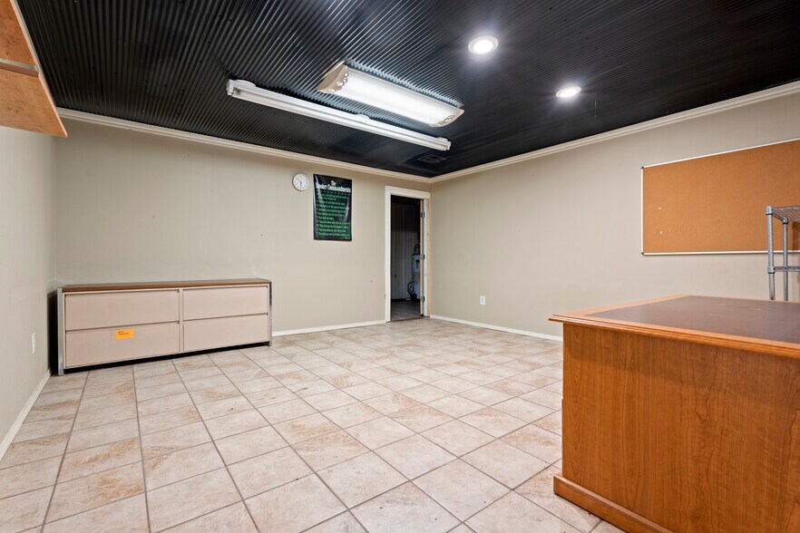 More Photos Of 57530 E Highway 59, Fairland Manufacturing For Sale