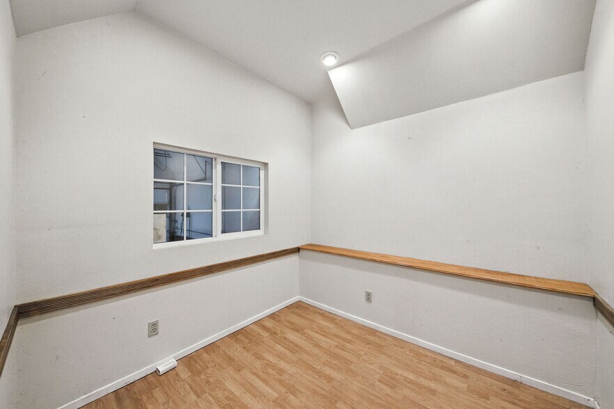 More Photos Of 46 Leland Ave, San Francisco Storefront Retail Residential For Lease