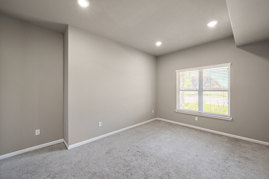 More Photos Of 1251 E Woodward Heights Blvd, Hazel Park Apartments For Sale