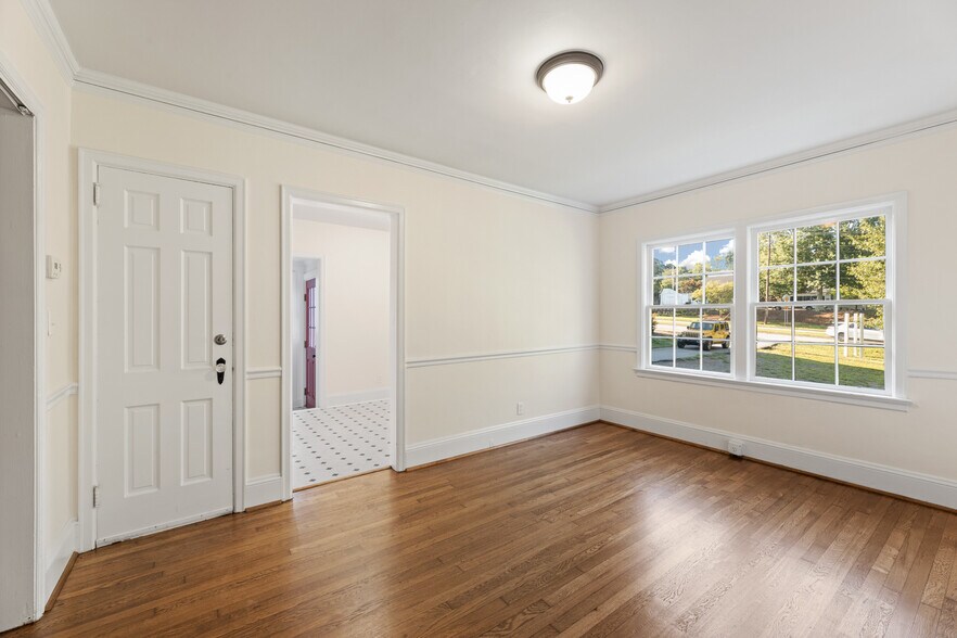 More Photos Of 114 Bulloch Ave, Roswell General Retail For Lease