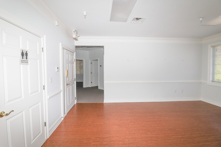 More Photos Of 3225 Shallowford Rd, Marietta Office For Lease