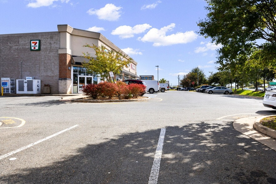 More Photos Of 1036 Warrenton Rd, Fredericksburg General Retail For Lease