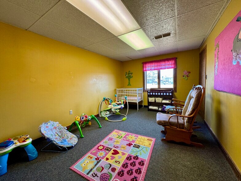 More Photos Of 2015 E Main St, Gas City Flex For Sale