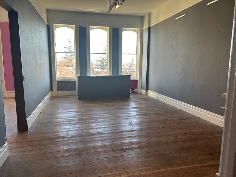 More Photos Of 119 Petaluma Blvd, Petaluma Storefront For Sale