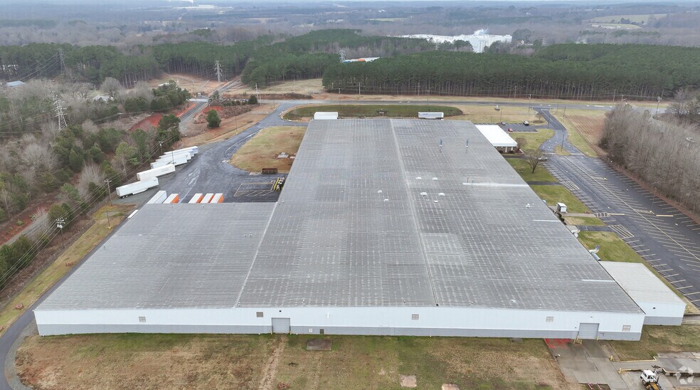 More Photos Of 647 Hargrave Rd, Lexington Warehouse For Lease