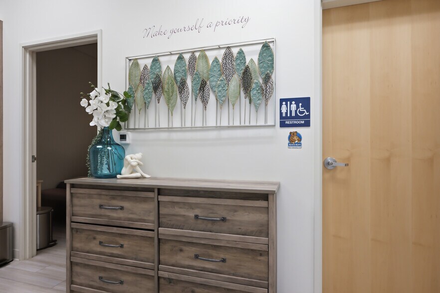 More Photos Of 5864 S Durango Dr, Las Vegas Medical For Sale