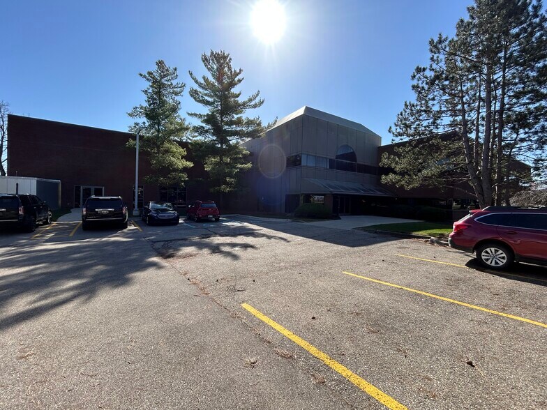 More Photos Of 5989 Tahoe Dr SE, Grand Rapids Medical For Sale