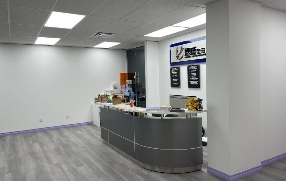 More Photos Of 6 Charles St E, Toronto Storefront Retail Office For Lease