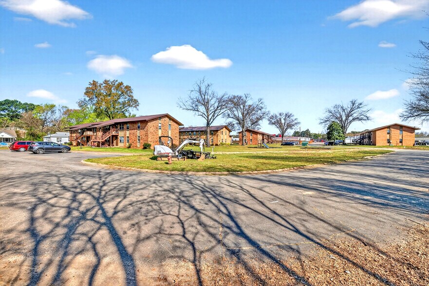 More Photos Of 1703 E Market Ave, Searcy Apartments For Sale
