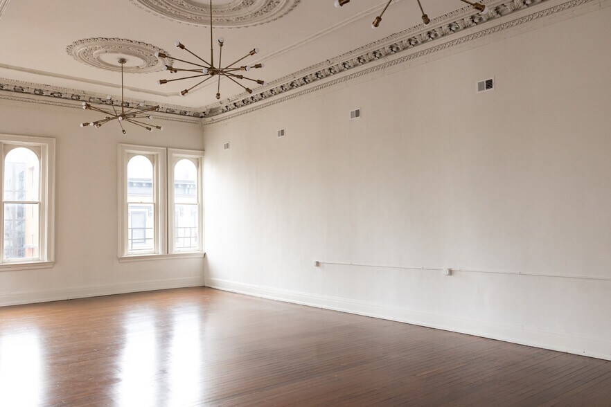 More Photos Of 401-403 Scott Blvd, Covington Storefront Retail Residential For Lease