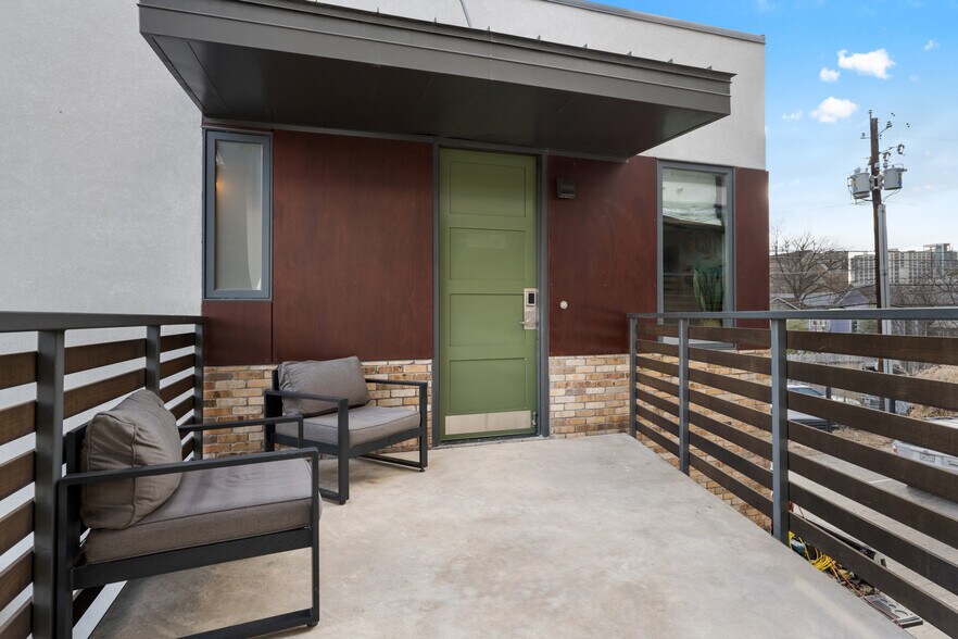 More Photos Of 1123 E 11th St, Austin Hotel For Sale