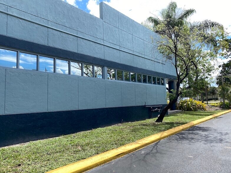 More Photos Of 7351 W Oakland Park Blvd, Fort Lauderdale Office For Sale