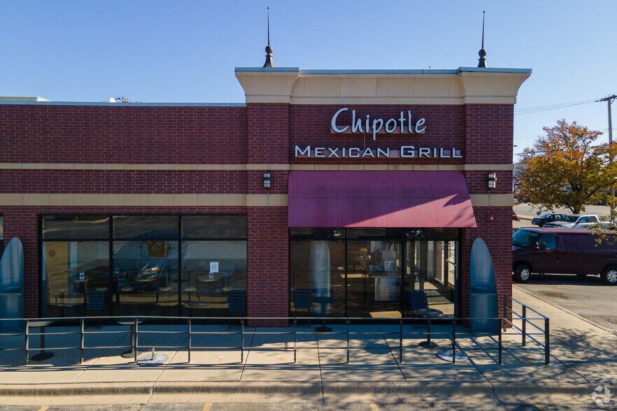 More Photos Of 6230-6260 W 95th St, Oak Lawn Unknown For Lease