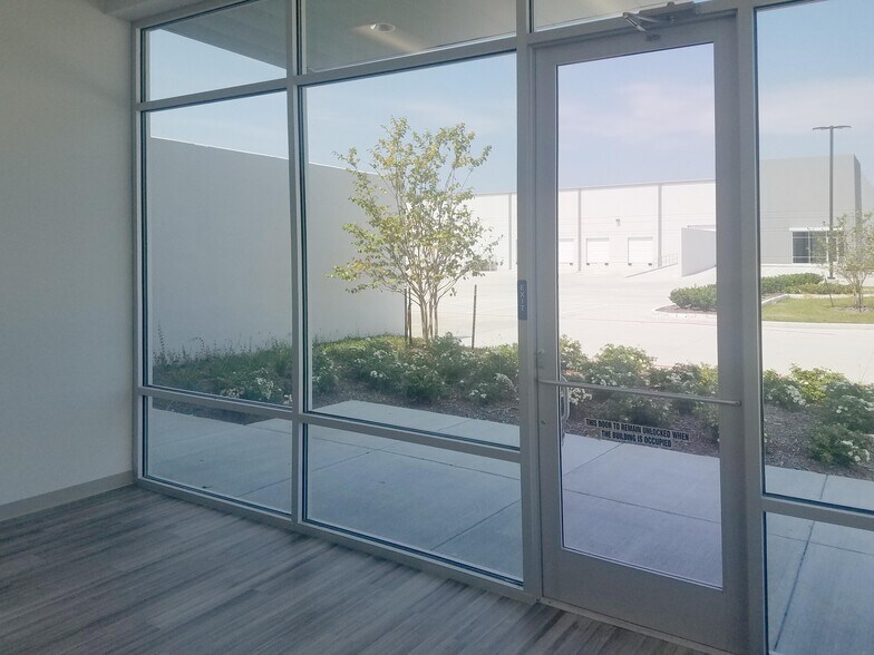 More Photos Of 5002 Business Park Dr, Rosenberg Unknown For Lease
