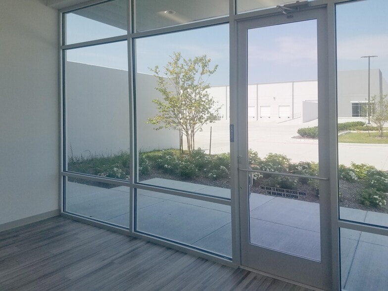 More Photos Of 5002 Business Park Dr, Rosenberg Unknown For Lease