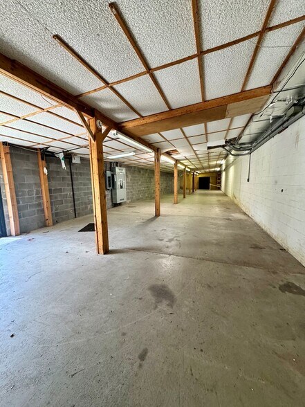 More Photos Of 868 State Route 3 and 12, Hinton Flex For Sale