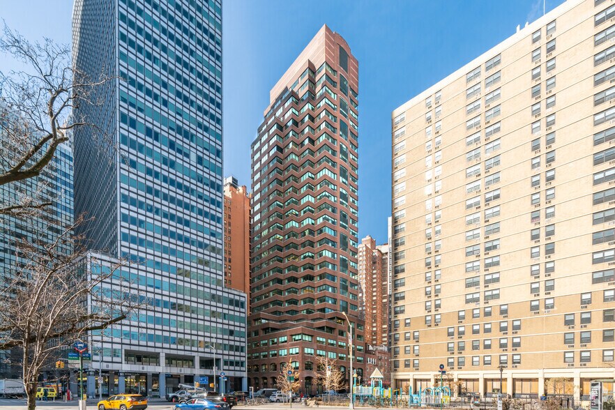 More Photos Of 40 Fulton St, New York Office For Lease