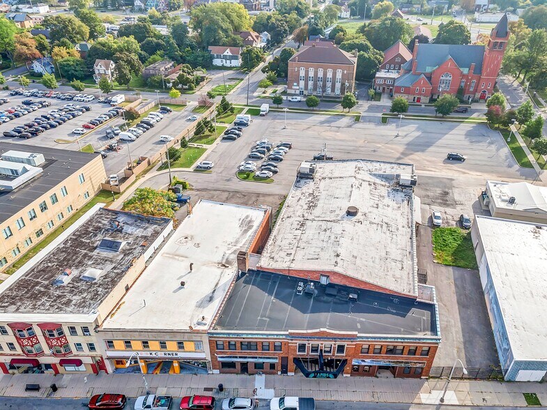 More Photos Of 1711 Main St, Niagara Falls Sports And Entertainment For Sale