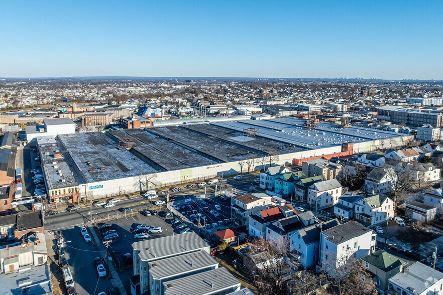 More Photos Of 297 Getty Ave, Paterson Warehouse For Lease