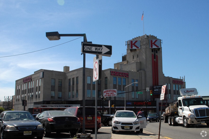 More Photos Of 3196 Kennedy Blvd, Union City Unknown For Lease