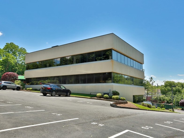 More Photos Of 401 Columbus Ave, Valhalla Medical For Lease