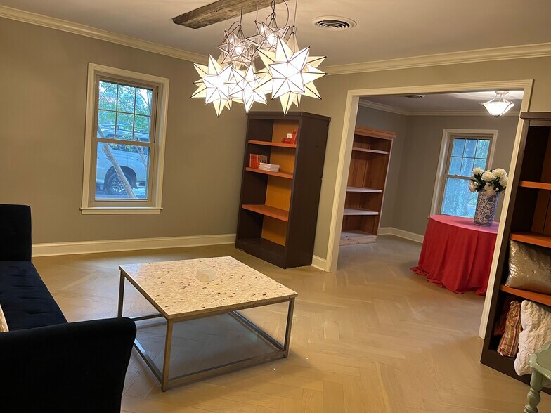 More Photos Of 1061 W Rex Rd, Memphis Office For Sale