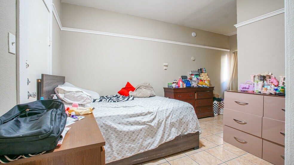 More Photos Of 1909 N BROADWAY, Los Angeles Apartments For Sale