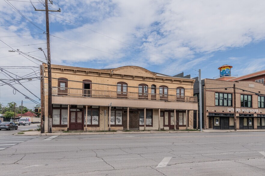 More Photos Of 1405 S Flores St, San Antonio Hospitality For Lease