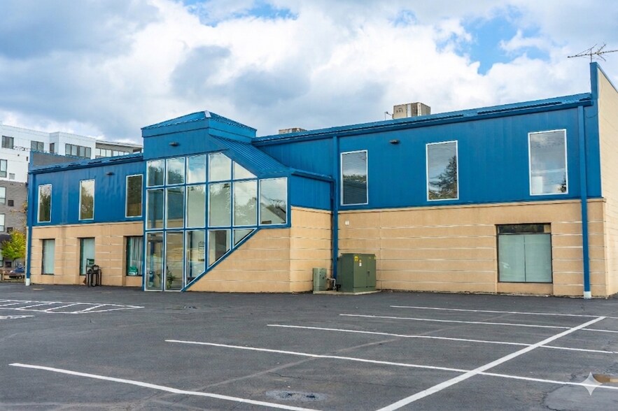 More Photos Of 146 Lake St N, Forest Lake Medical For Lease