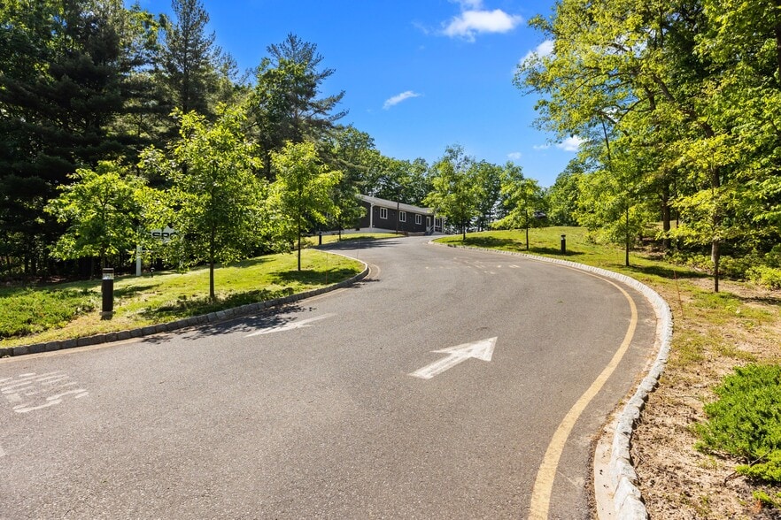 More Photos Of 352 Monmouth Rd, Millstone Township Office For Lease
